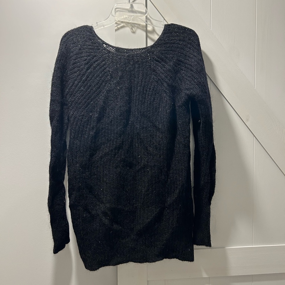 Ladie’s Talula by Aritzia Black Crew Neck Sweater Size Medium